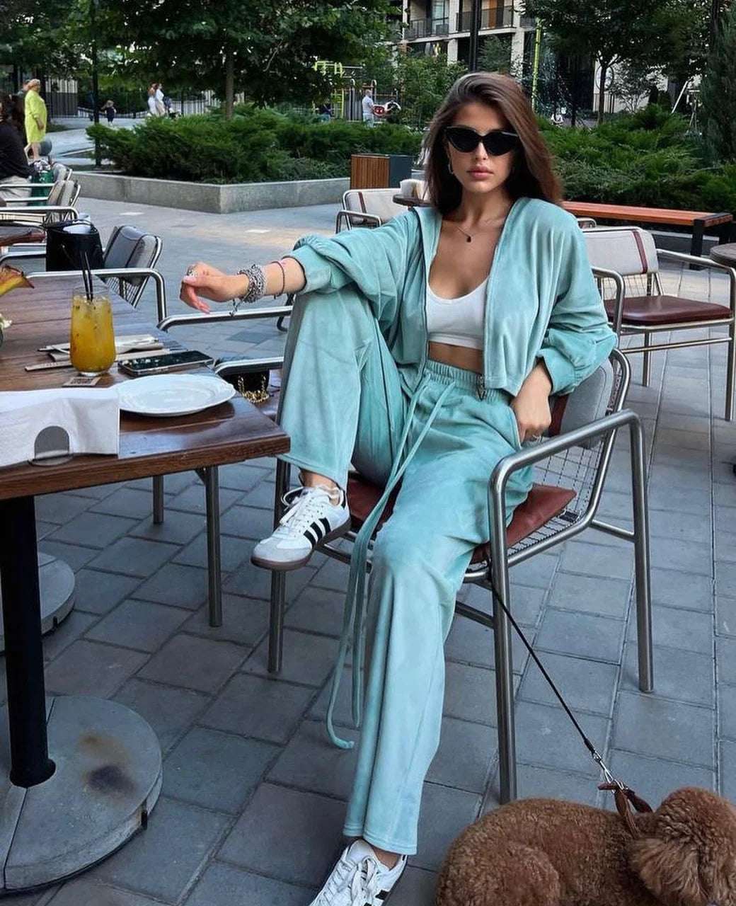 trening set catifea cu fermoar elegant larg oversize athea buticul evei ramona badescu Kim Aqua